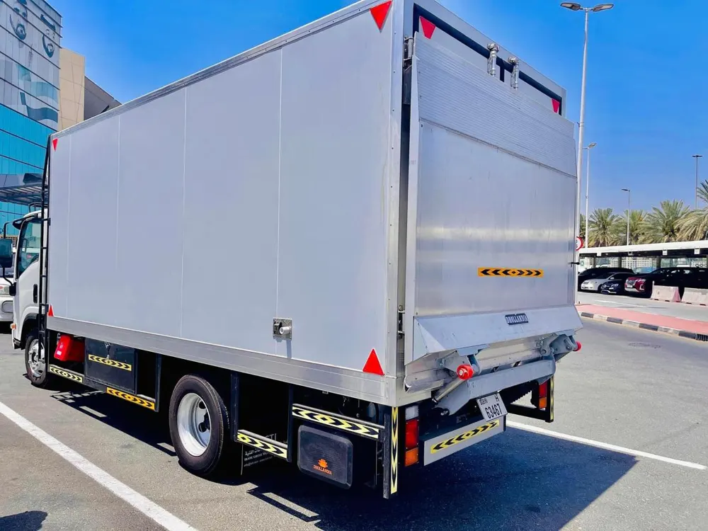 3-ton chiller truck rear with Dhollandia hydraulic tail-lift